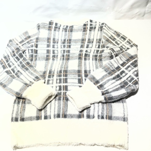 Plaid Patterned women’s Sweater - Picture 8 of 9